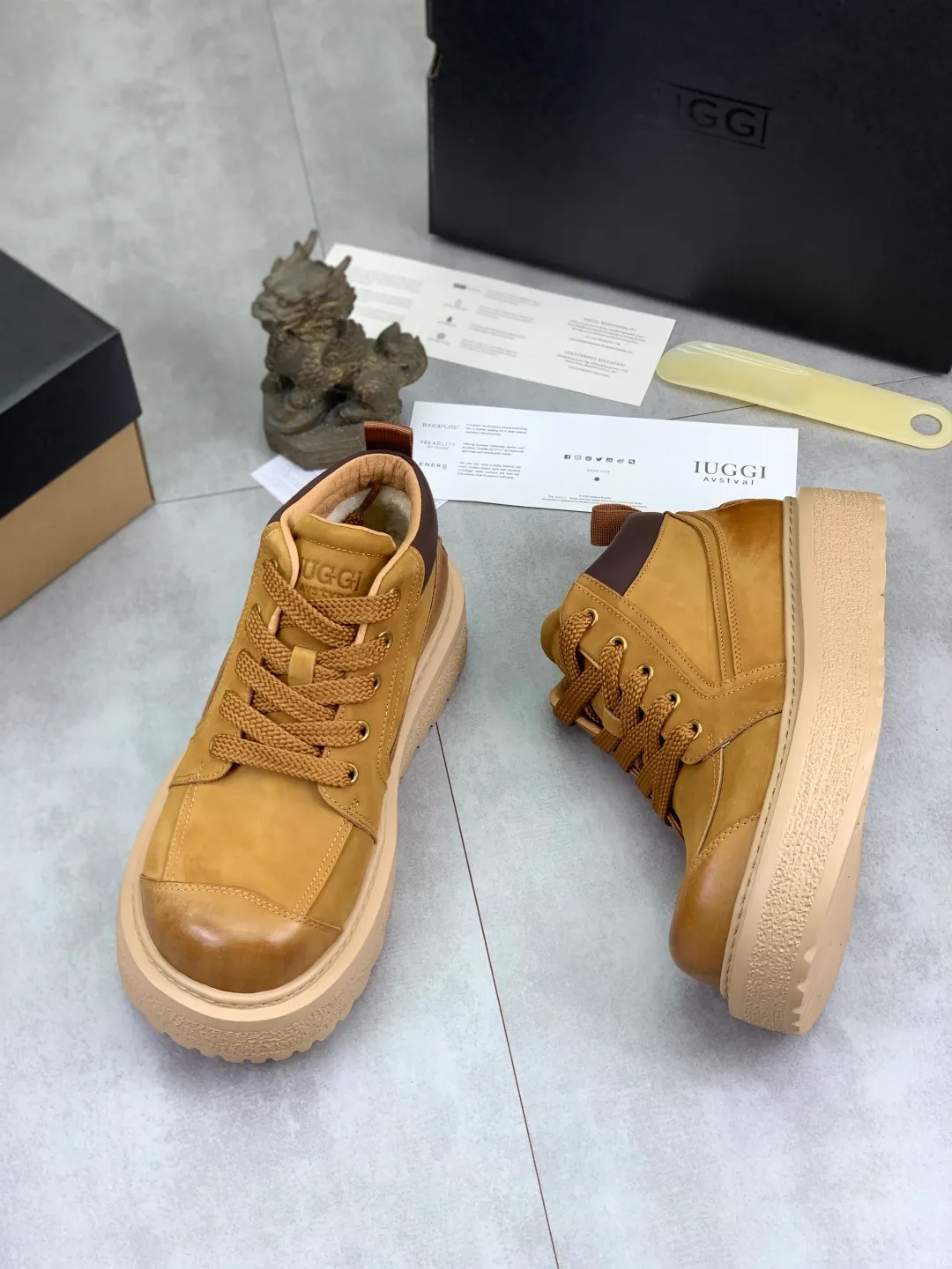Men's men's shoes 💰P660 New arrival 🆕🆕🆕 IUGGI men's British style high-top large-toe work shoes new American retro genuine leather thick-soled board shoes lace-up mid-top short boots full genuine wool wear-resistant non-slip outsole fashion trend Size: 39-44 two colors